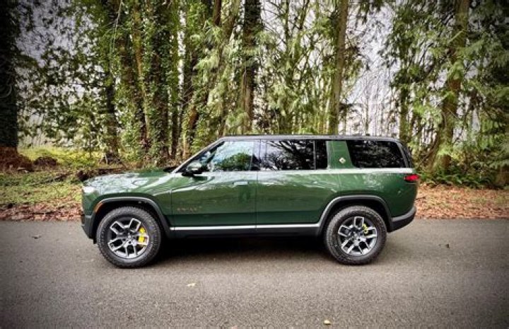 R1S Split Hatch/Tailgate Rivian Forum R1T R1S R2 R3 News, Specs