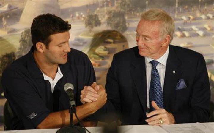 Romo defends Jerry Jones 'He was really in my corner'