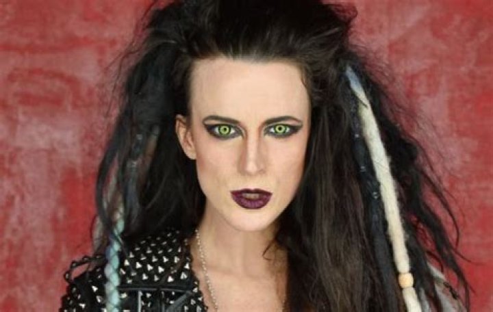 Sonora Cooper Is a Makeup Artist Meet Alice Cooper&rsquo;s Daughter