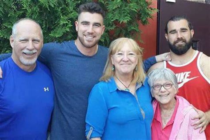 Travis Kelce Supported by Brother Jason, Parents Donna and Ed on SNL