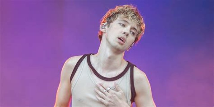 [UPDATED] Troye Sivan Nude Penis Pics! ( 28 Pics ) Male Celebs