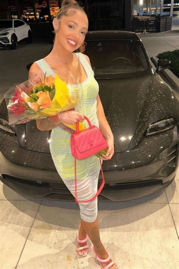 Woah Vicky Age, Net Worth, Boyfriend, Family & Biography