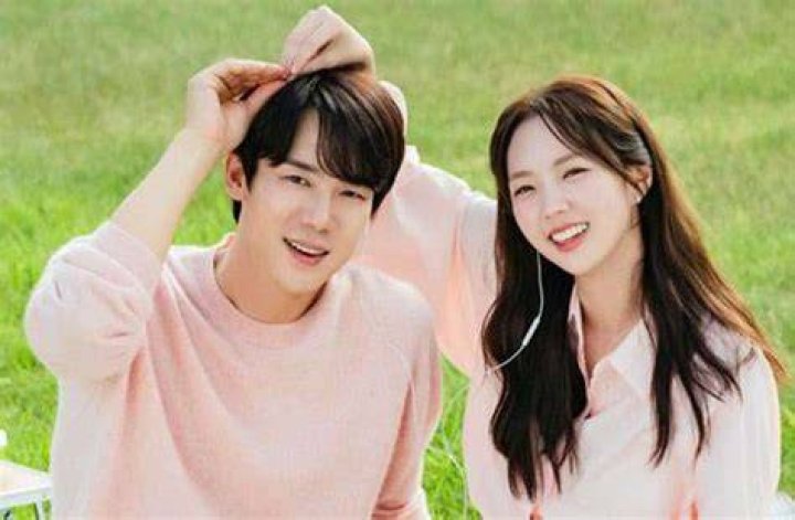 Yoo Yeon Seok parle de relever de nouveaux défis + compare le fait d